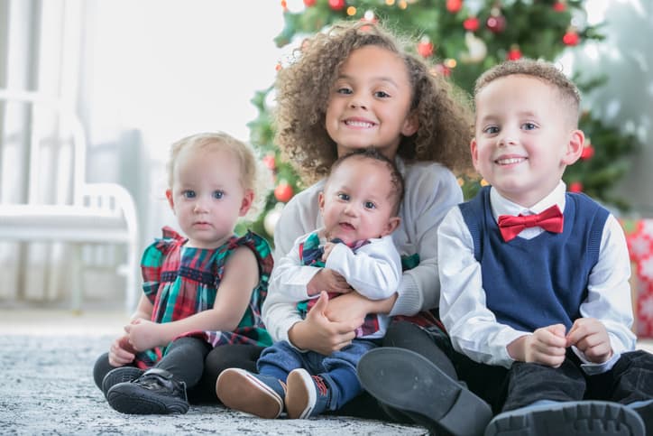holiday outfit ideas for families on a budget