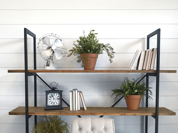 wooden book shelf | farmhouse chic decor