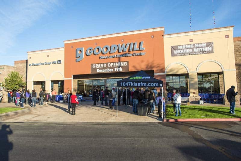 Goodwill AZ | People around the exterior of Goodwill store